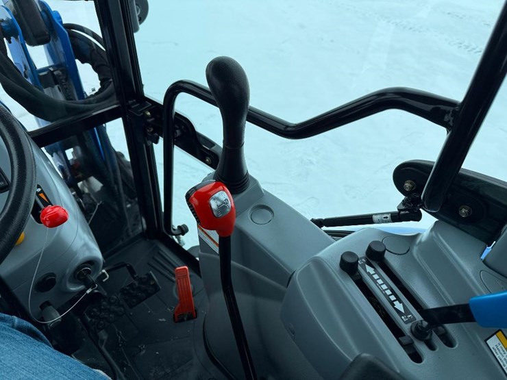 new-holland-boomer-37-image-53