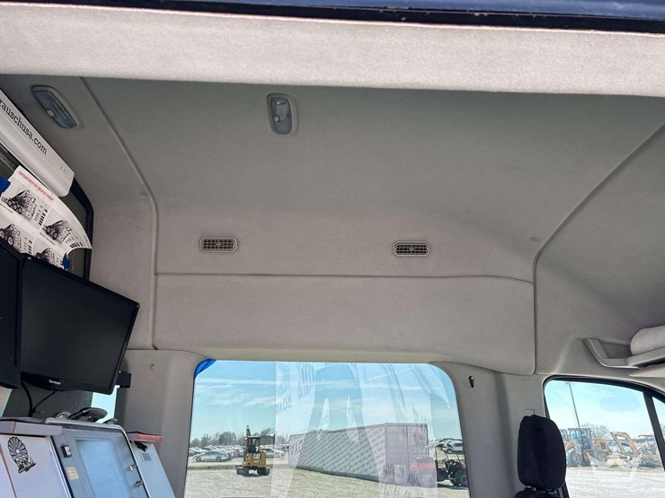 2015-ford-transit-image-32