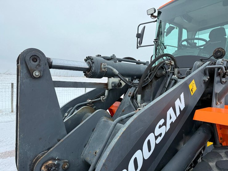 2018-doosan-dl250-5-image-43