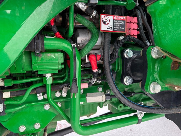john-deere-3033r-image-33