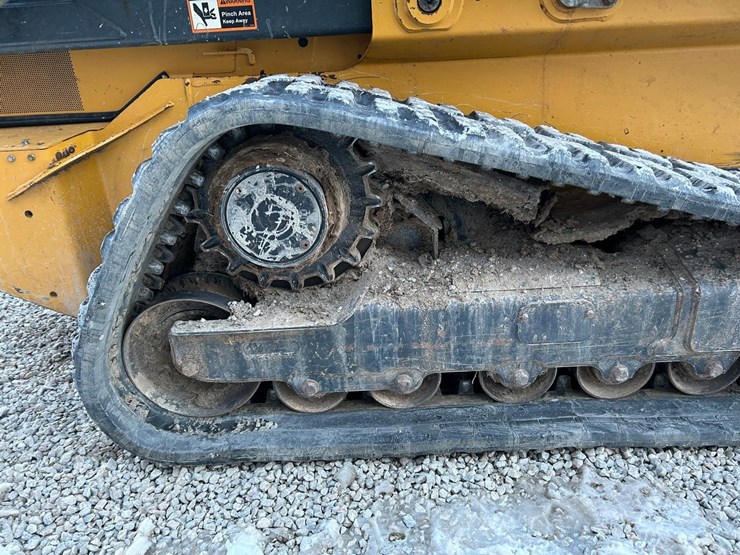 2022-deere-331g-image-14