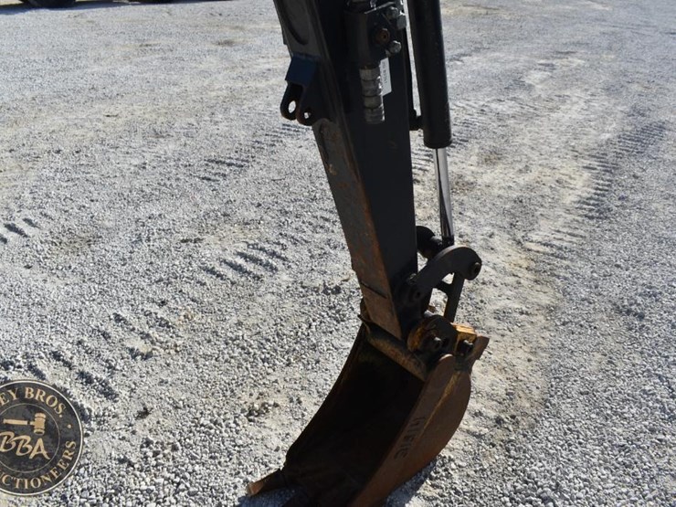 2021-deere-26g-image-38