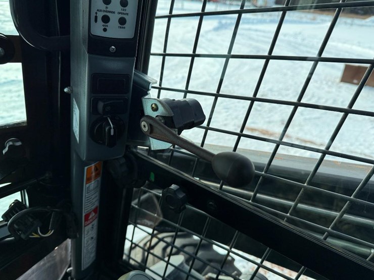 new-holland-l218-image-34