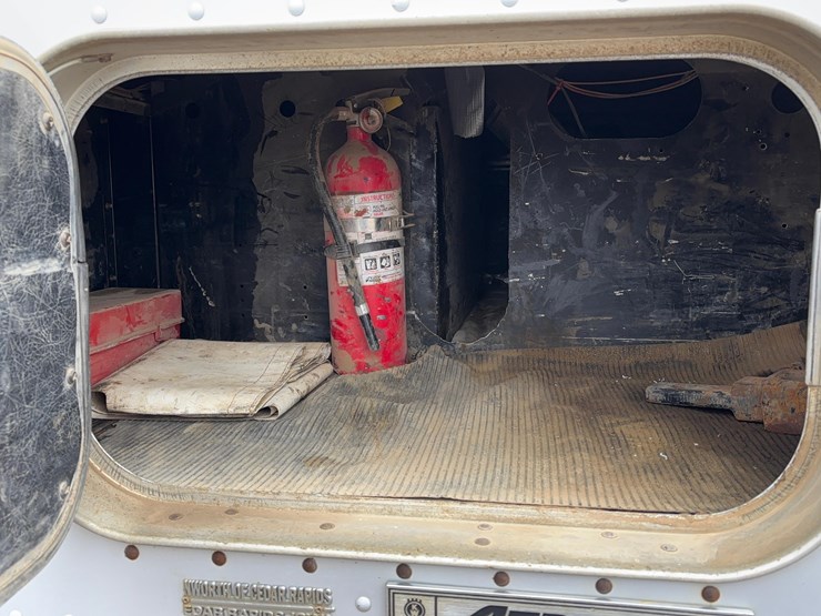 2004-kenworth-w900l-image-26