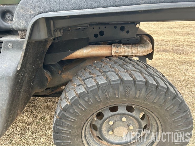 2022-john-deere-gator-image-17