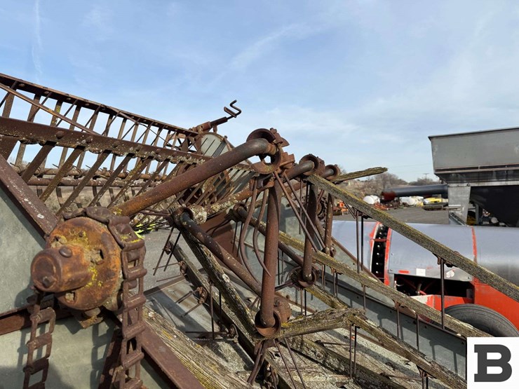 green-crop-model-r-hay-loader-image-8