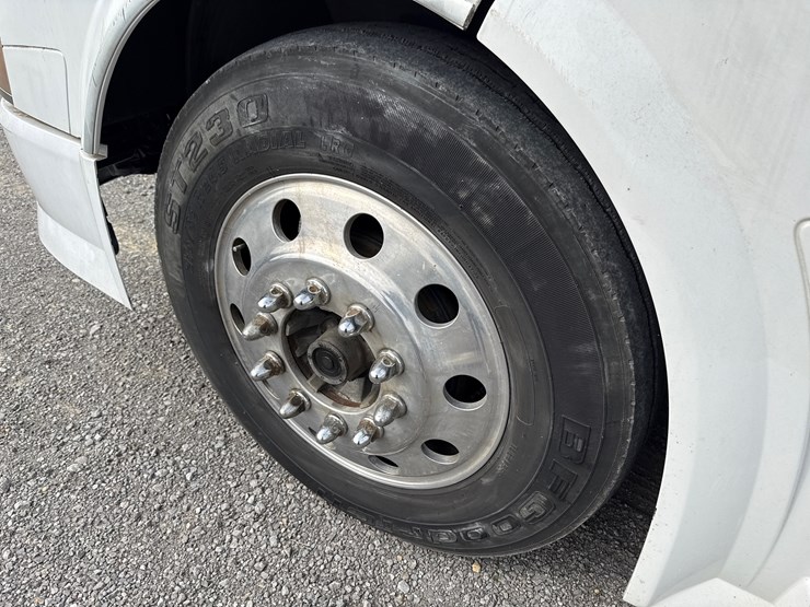 #30939-•-2012-volvo-vnl-tandem-axle-truck-tractor-image-12