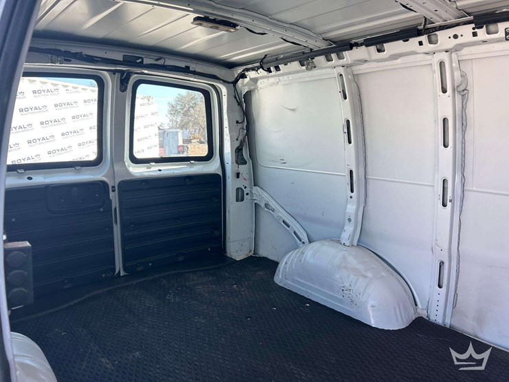 2019-chevrolet-express-2500-image-17