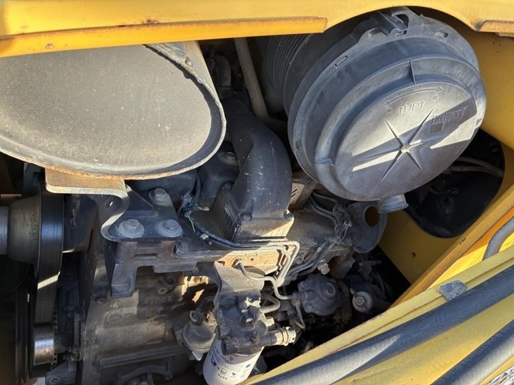 new-holland-b95-image-31