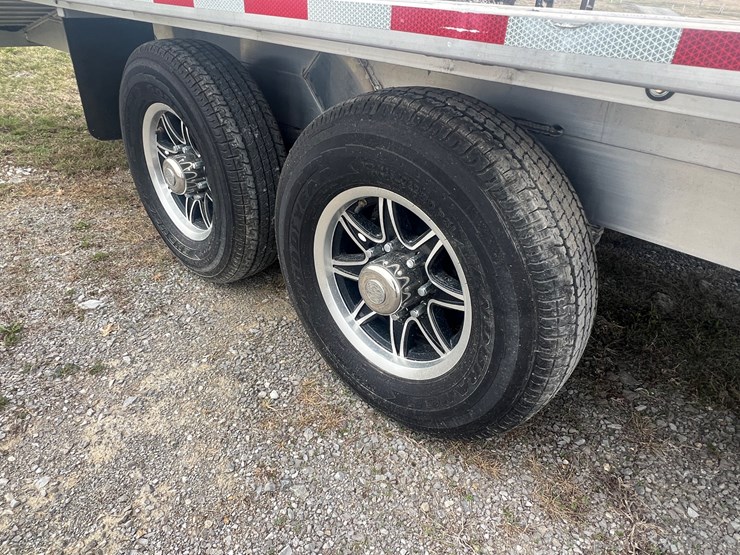 2023-sundowner-96"-image-12