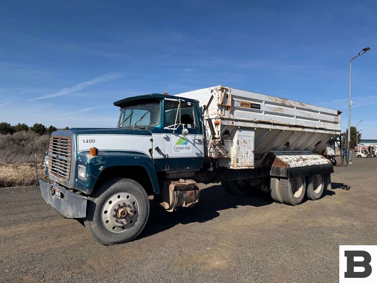 1981-ford-lt8000-image-1