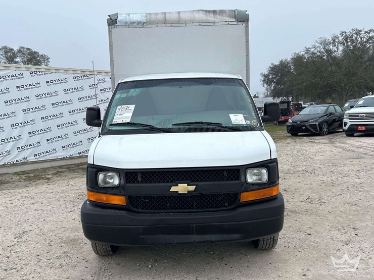 2017-chevrolet-express-3500-image-27