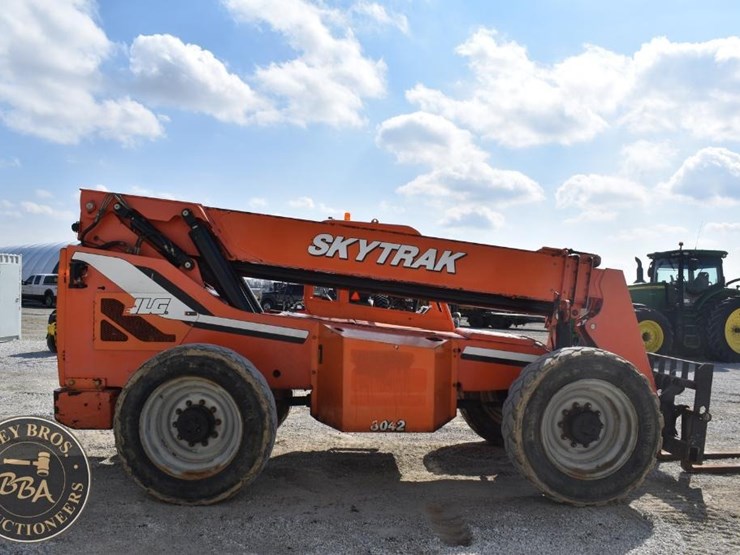 2015-sky-trak-8042-image-21