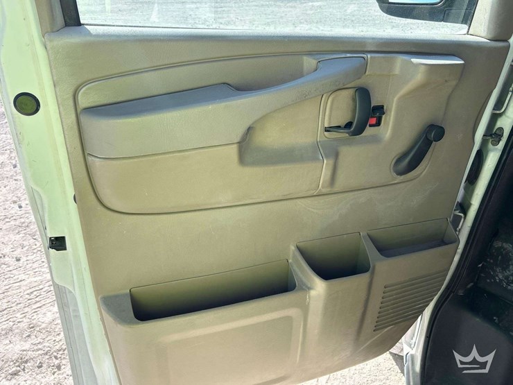 2011-chevrolet-express-2500-image-14