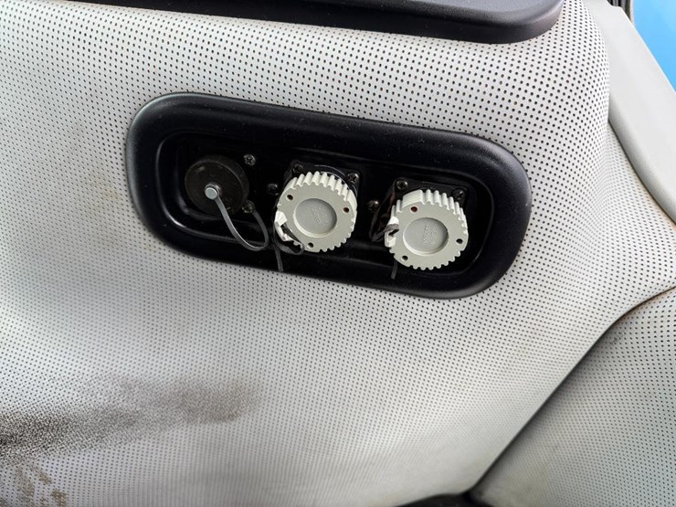 new-holland-t8.320-image-64