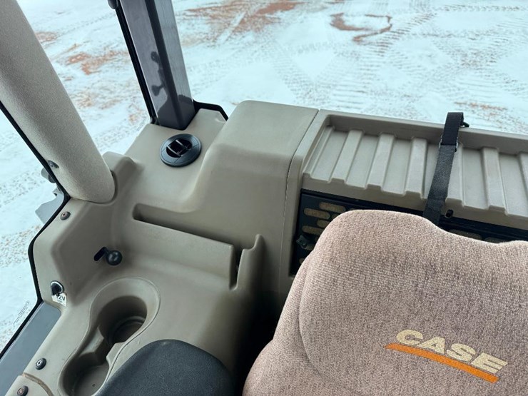 2011-case-1650l-xlt-image-64