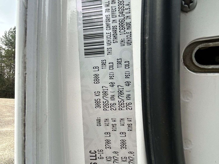 2016-ram-1500-slt-image-34