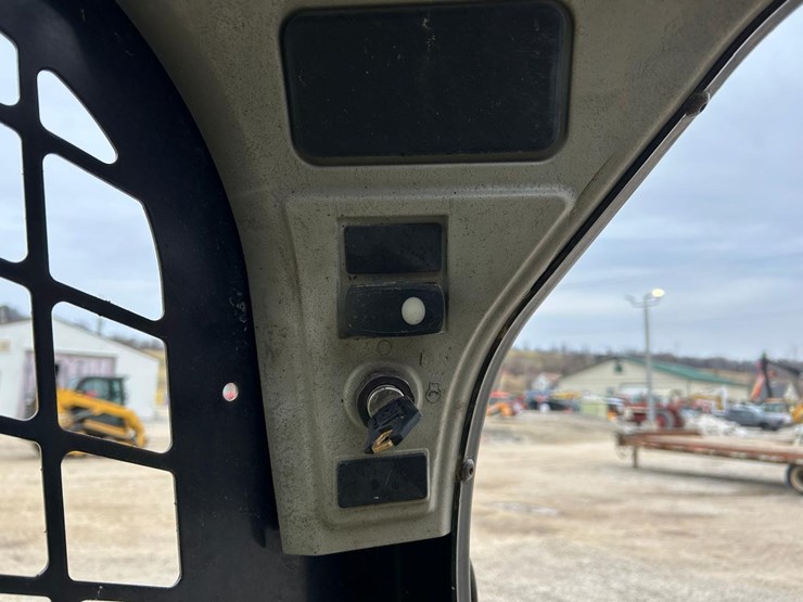 caterpillar-259d-image-25