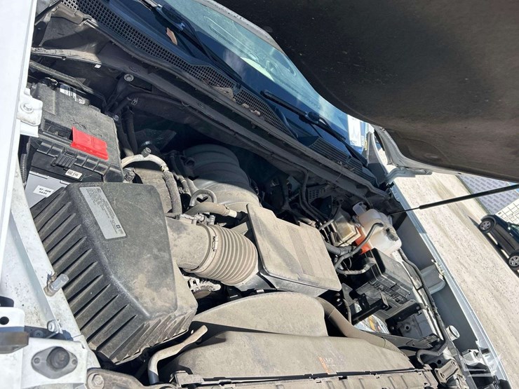 2021-chevrolet-silverado-2500hd-image-8