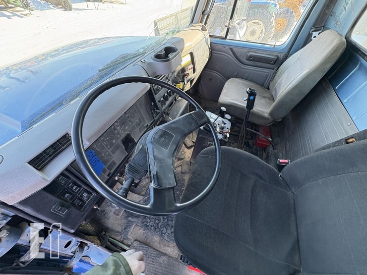 1999-international-f2674t-image-17