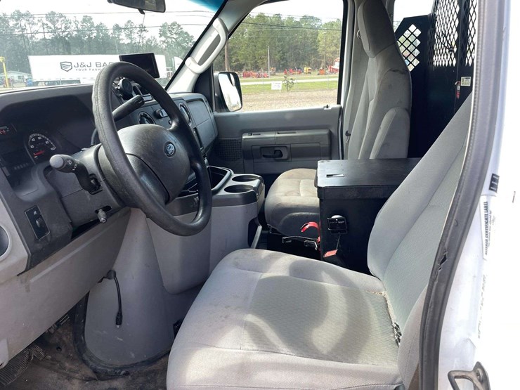 2014-ford-cargo-image-10