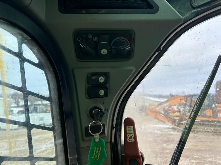 2017-caterpillar-259d-image-25