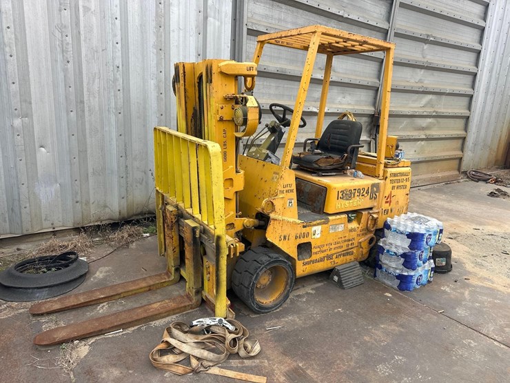 hyster-s60xls-6000lb-forklift-image-1