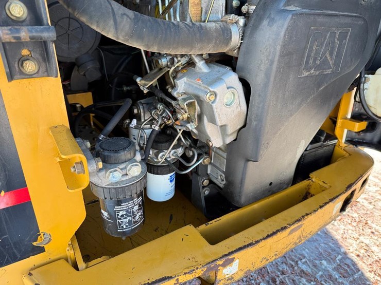 caterpillar-252-image-28