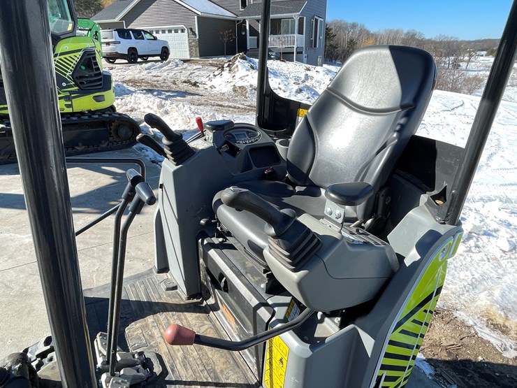 2022-bobcat-e20-image-23