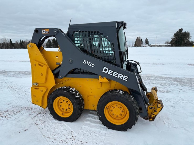 2018-deere-318g-image-3