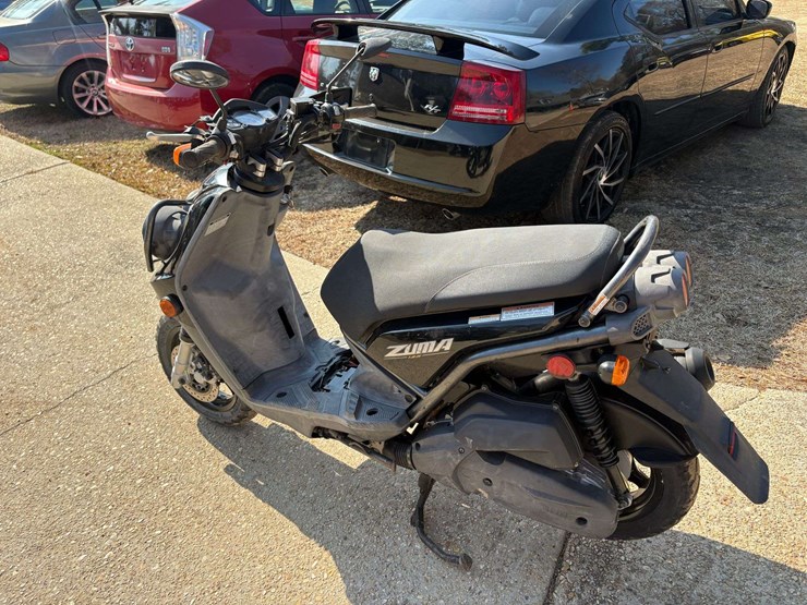 2009-yamaha-zuma-125-gas-moped-(2,532-miles)-image-4