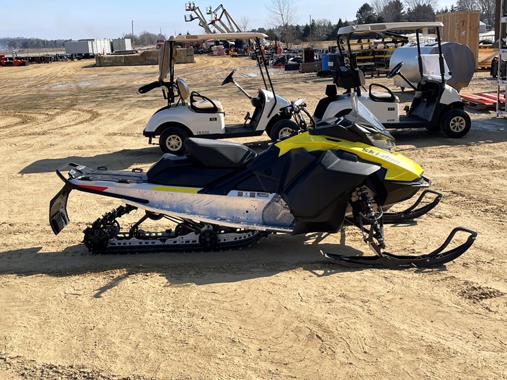 #203-•-2022-ski-doo-renegade-sport-600-efi-snowmobile-(sells-with-bill-of-sale-only)-image-4