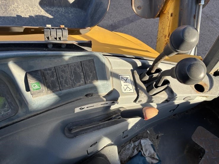 new-holland-b95-image-26