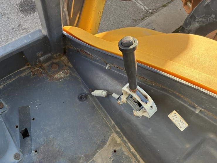 new-holland-b95-image-29