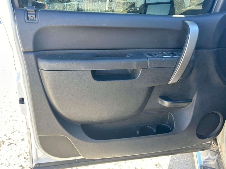 2014-chevrolet-silverado-2500hd-image-14