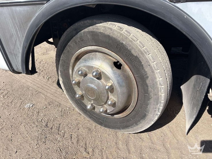 2001-freightliner-mb55-image-28