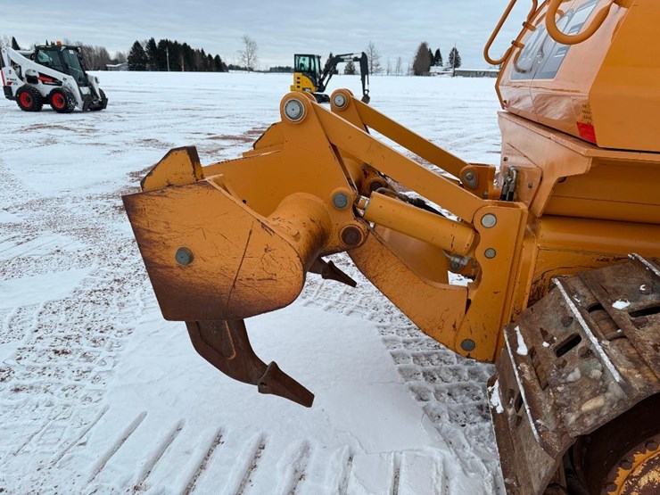 2011-case-1650l-xlt-image-18