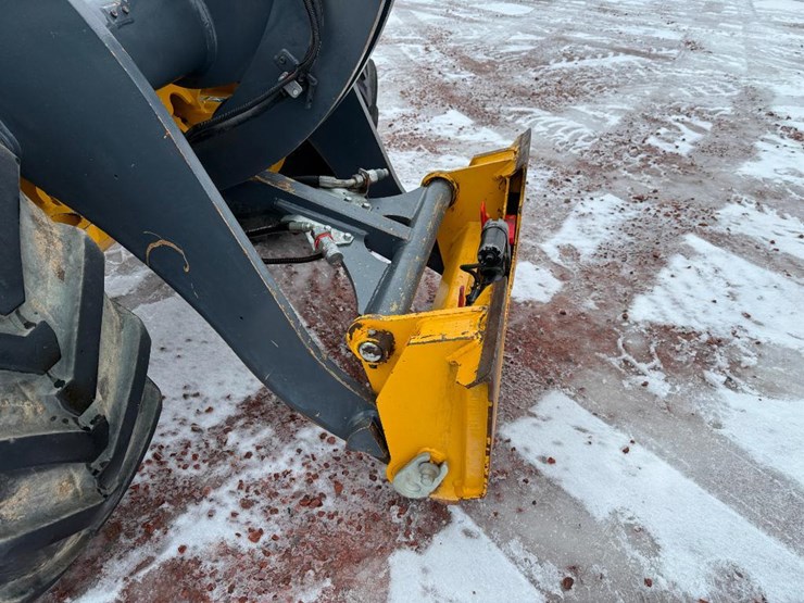 2019-deere-244l-image-48