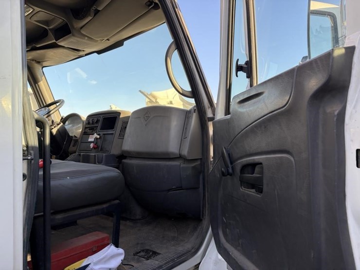 2008-international-workstar-7300-image-11