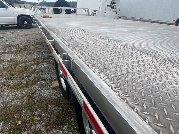 2023-sundowner-96"-image-9