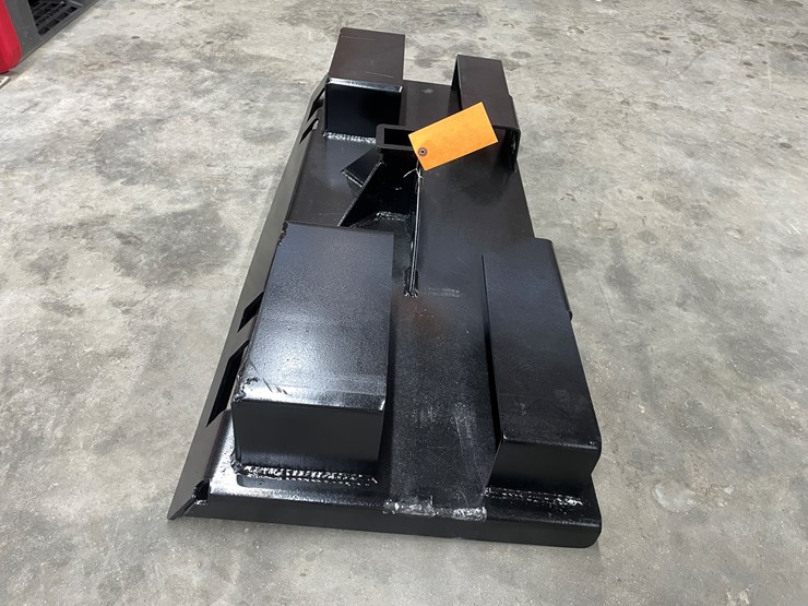#2484-•-skid-steer-receiver-hitch-plate-with-chain-buckets-image-8