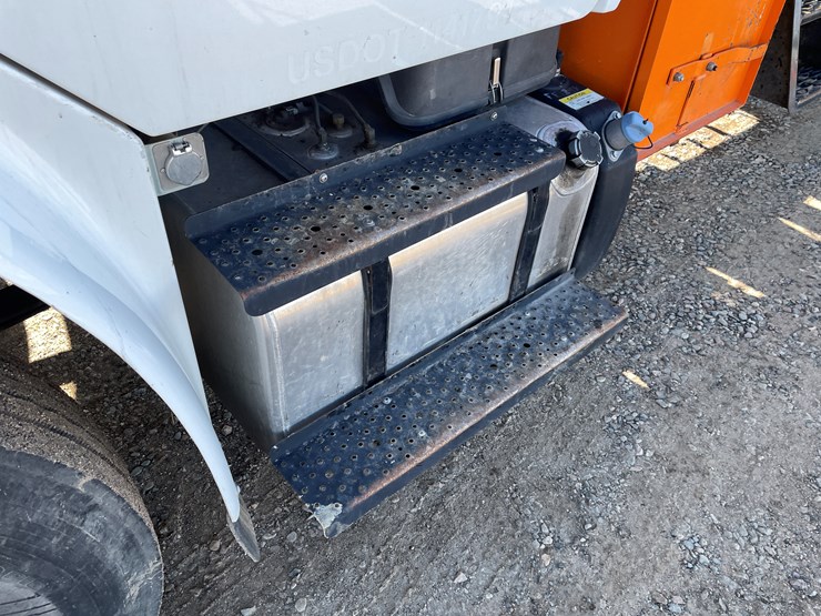 #1465-•-2013-freightliner-asphalt-truck-(has-mn-title)-image-14