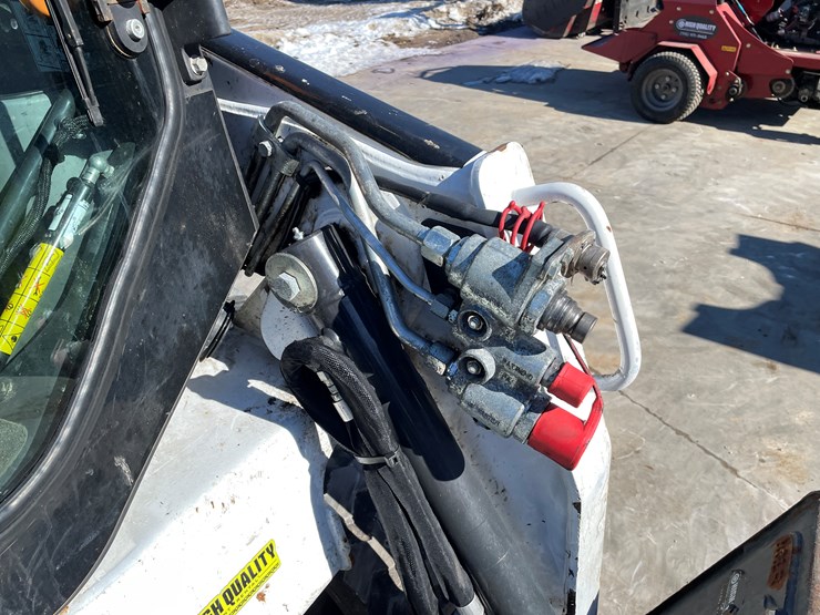 2022-bobcat-t450-image-13