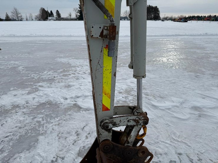 takeuchi-tb240-image-40