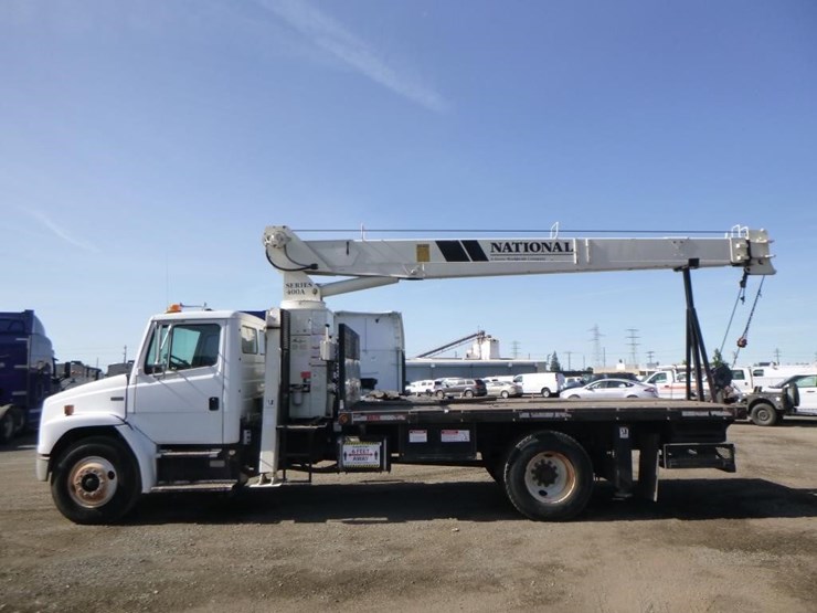 2000-freightliner-fl70-image-7