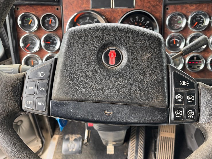 2004-kenworth-w900l-image-35