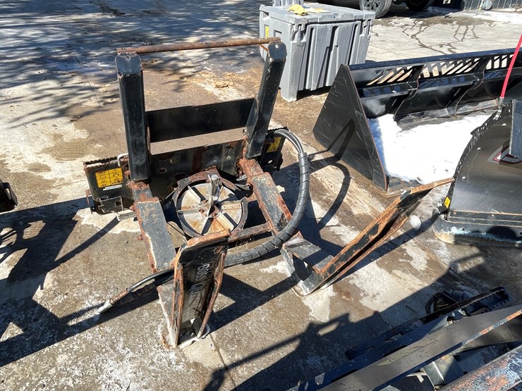 #169-•-boss-quick-cube-skid-steer-mount-salt-spreader-(1)-attachment-&-(1)-cube-image-3