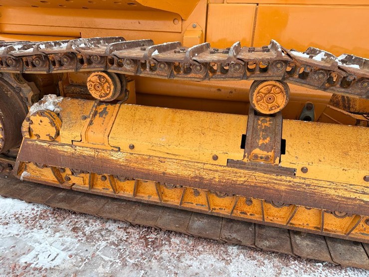 2011-case-1650l-xlt-image-23