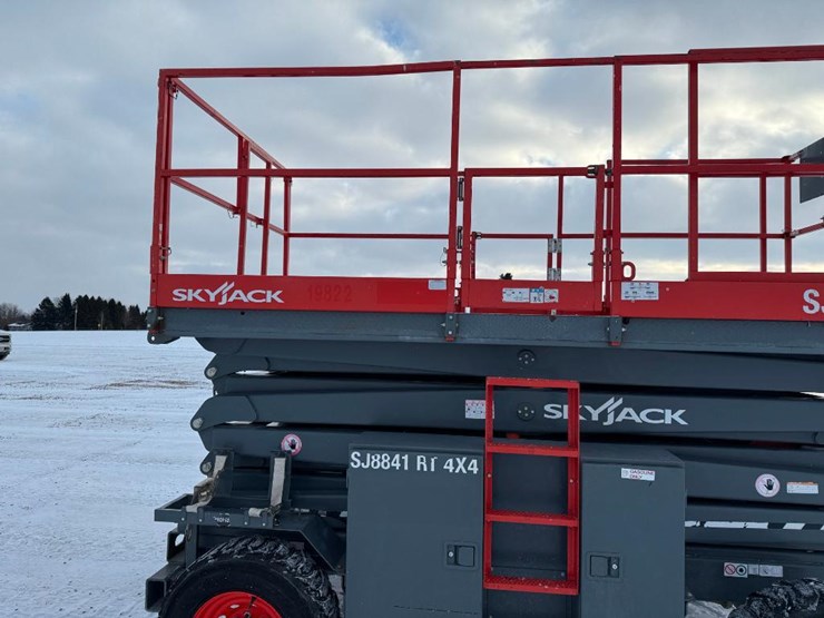 2017-skyjack-sj8841rt-image-18