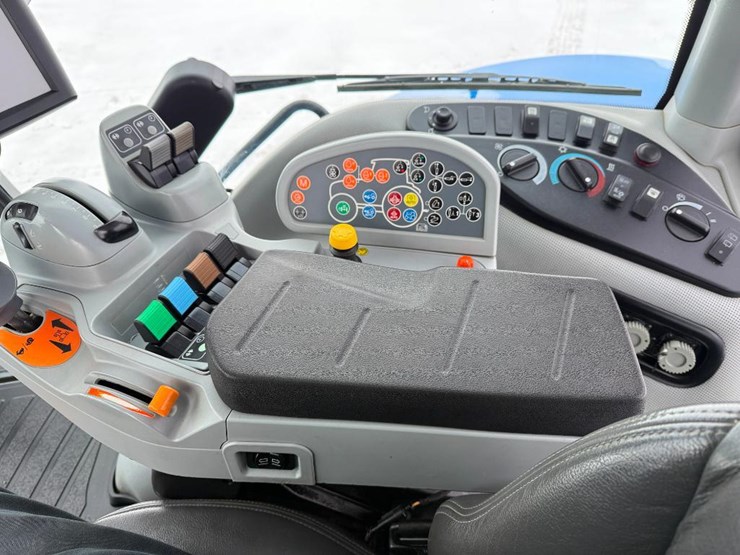 new-holland-t8.320-image-61